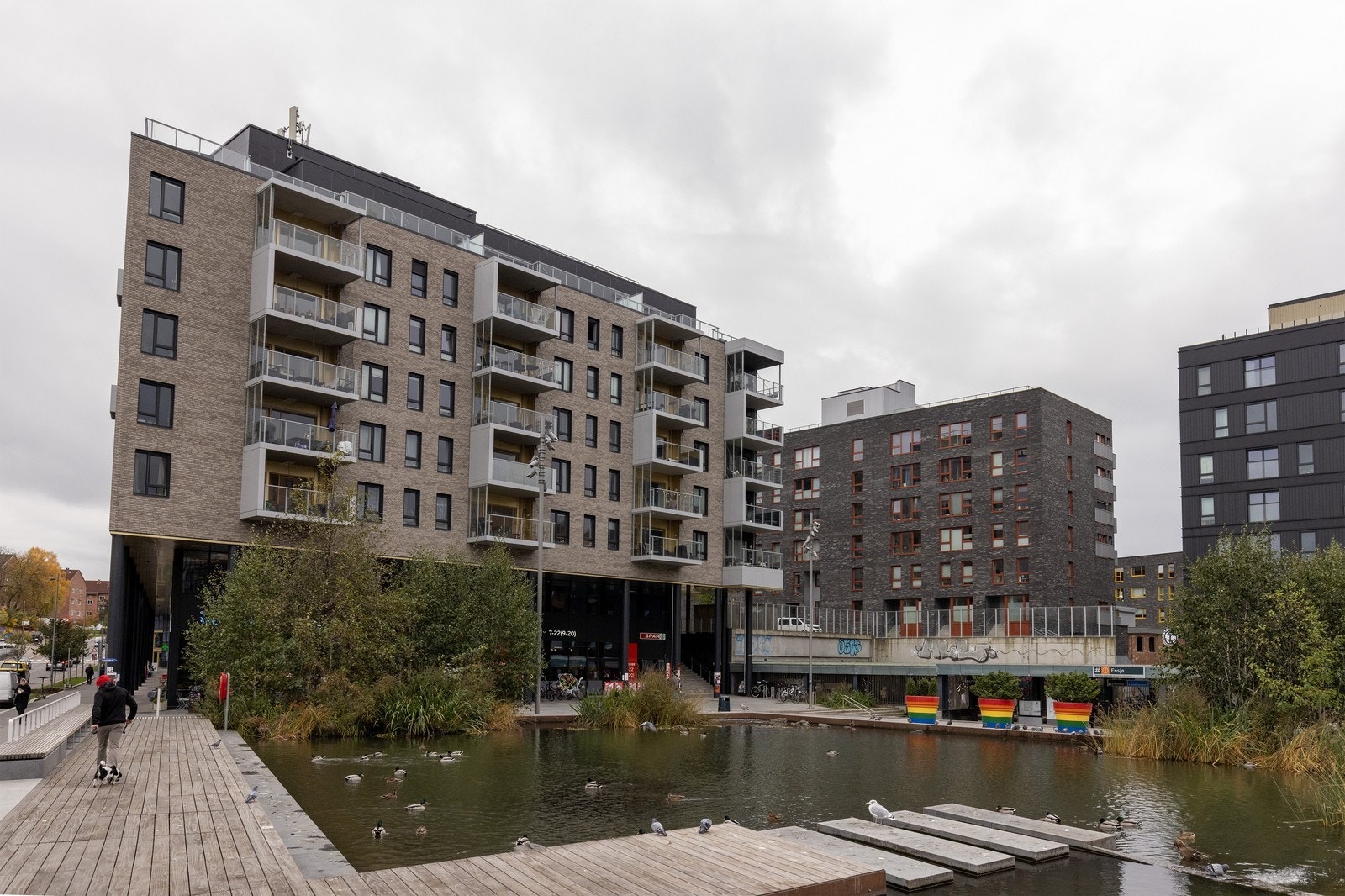 Boligen ligger på Ensjø Torg med umiddelbar nærhet til Ensjø T-bane. Galleribilde