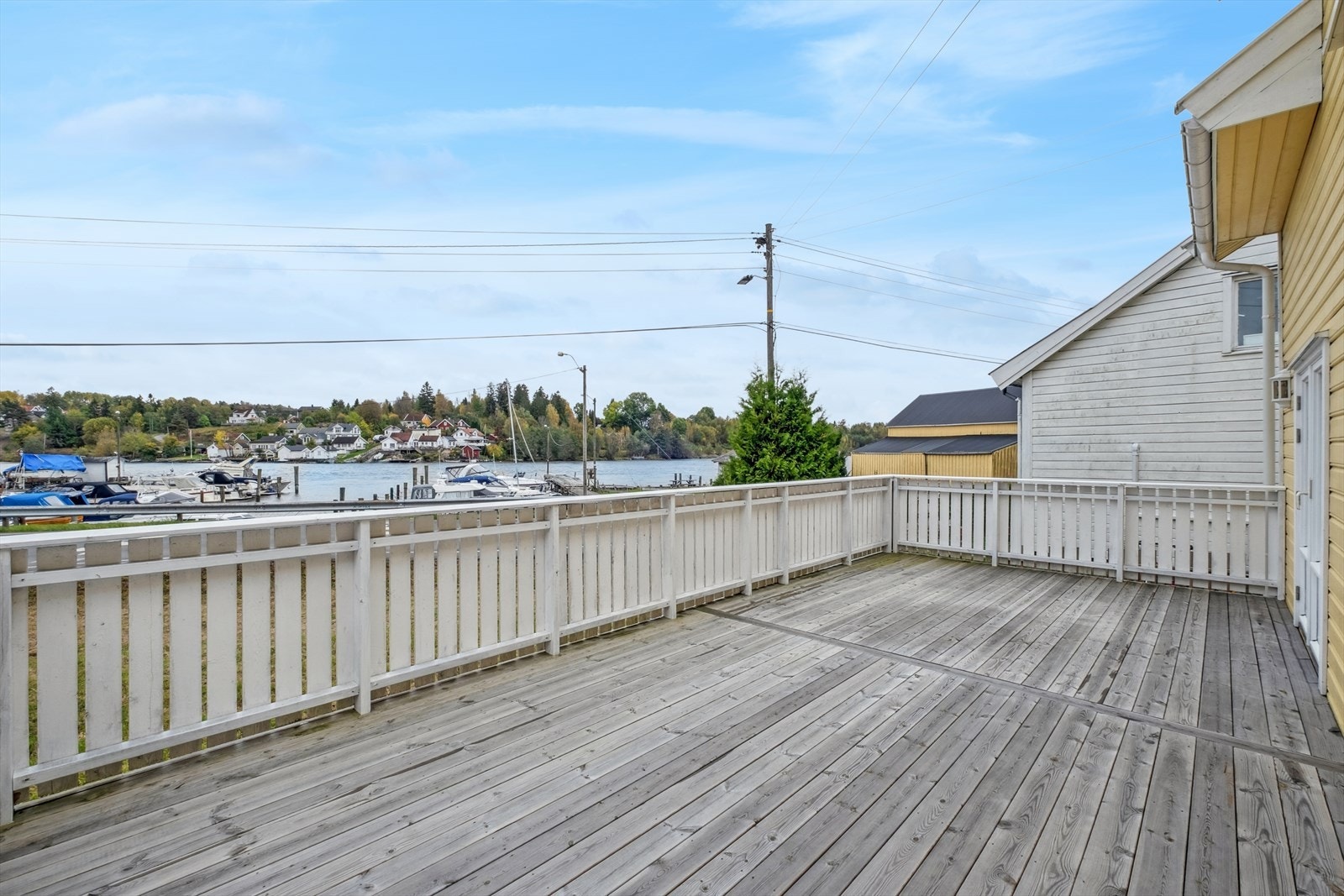 Fra terrassen er det hyggelig utsikt mot Glomma. Galleribilde