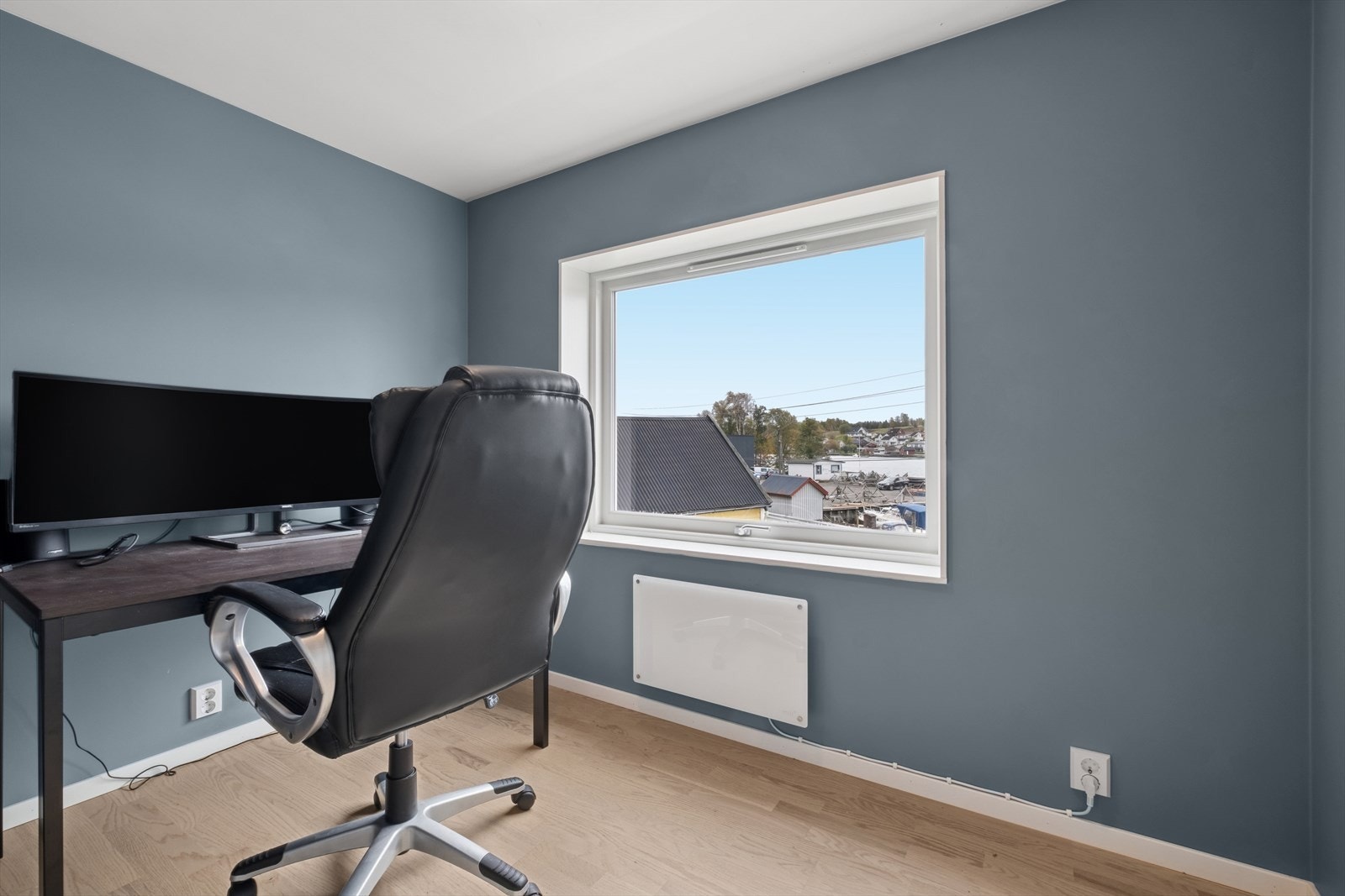 Rommet er i dag innredet som kontor, men er opprinnelig vært en stue. Galleribilde