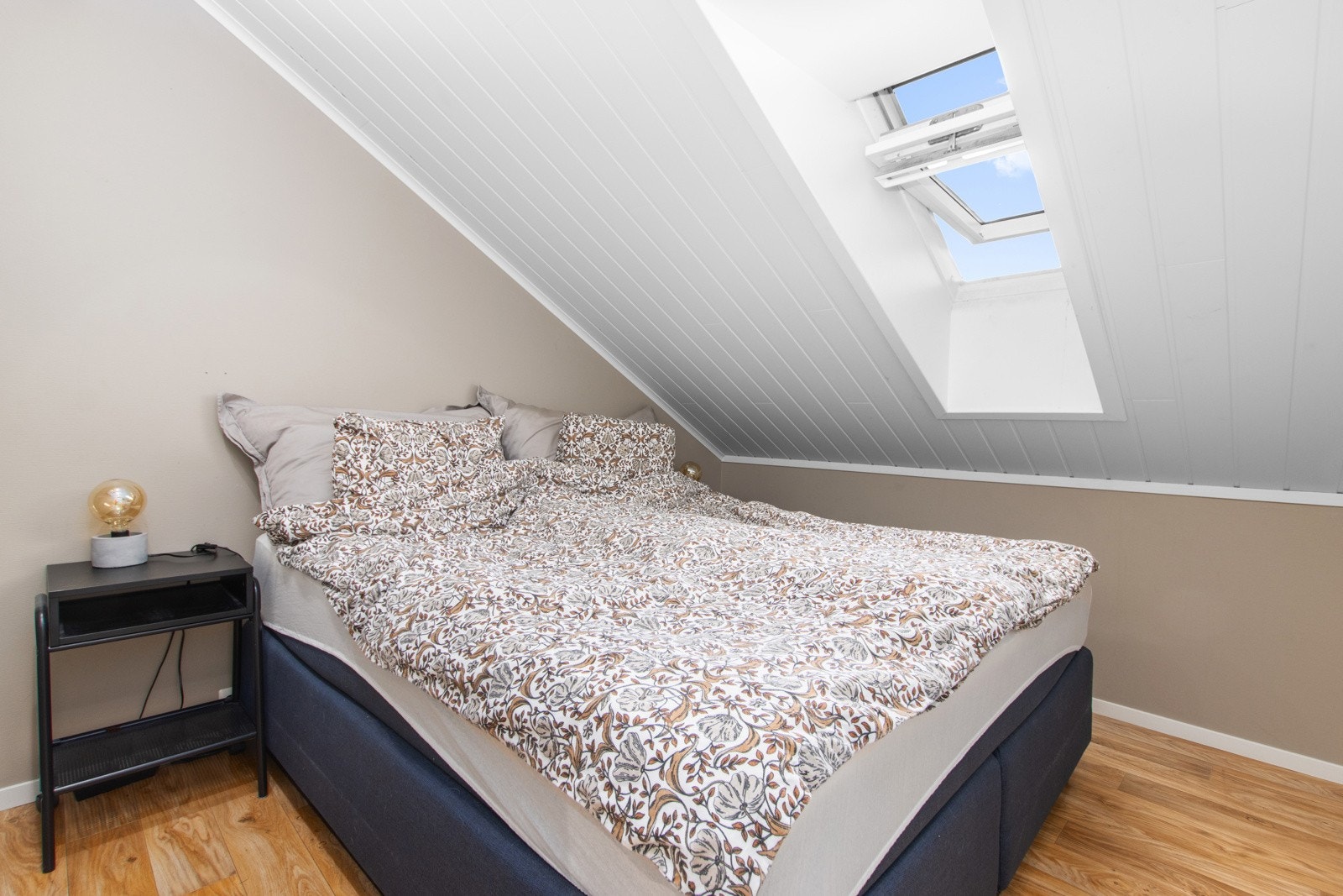 Kontor benyttet som soverom (ikke byggemeldt og godkjent som soverom). Galleribilde