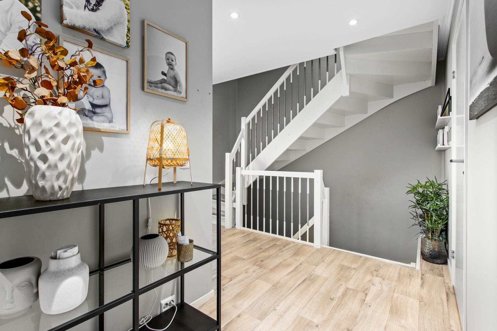 Gang / trapperom. Galleribilde