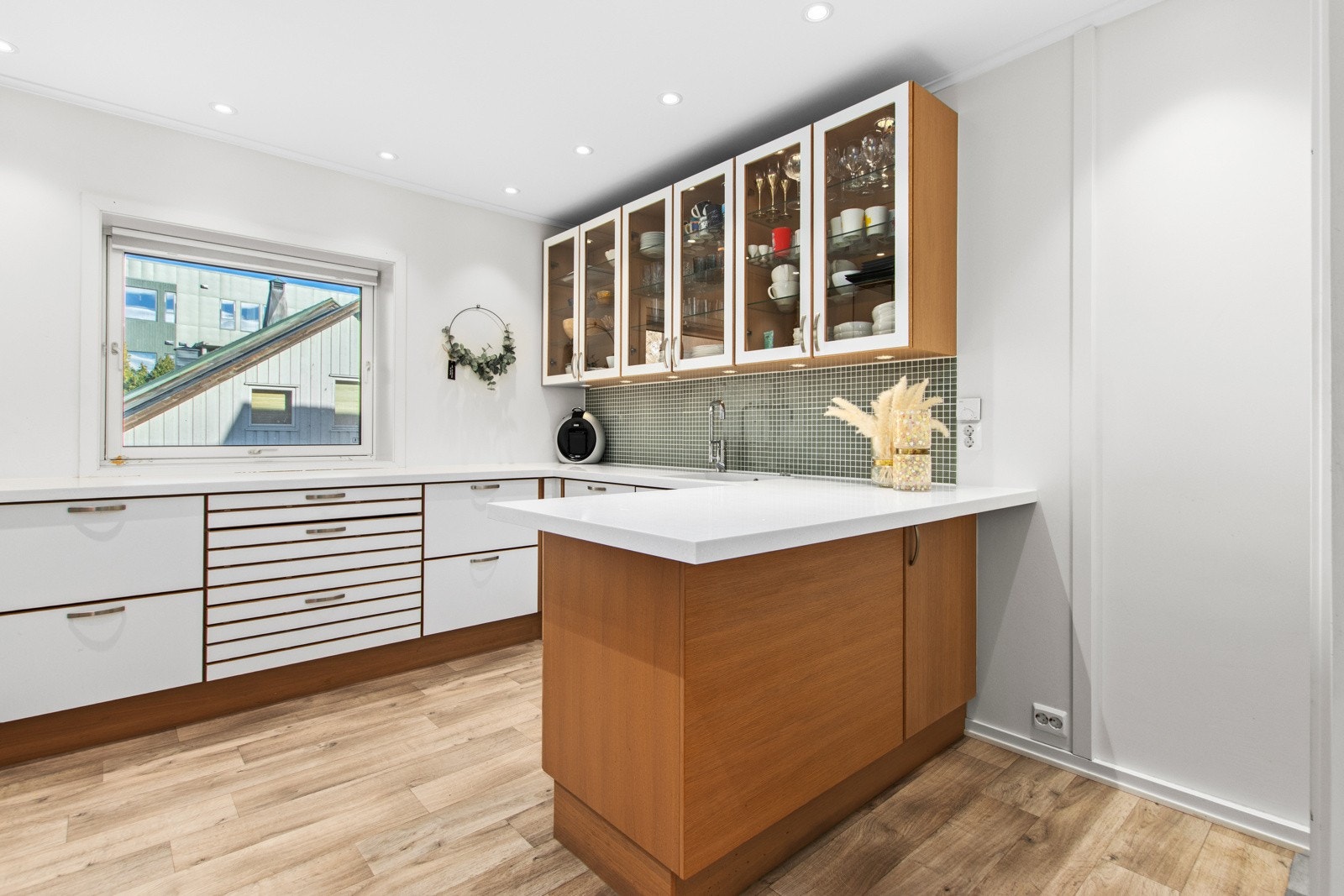 Kjøkken er adskilt fra stuen og er ca. 11,5m². Galleribilde