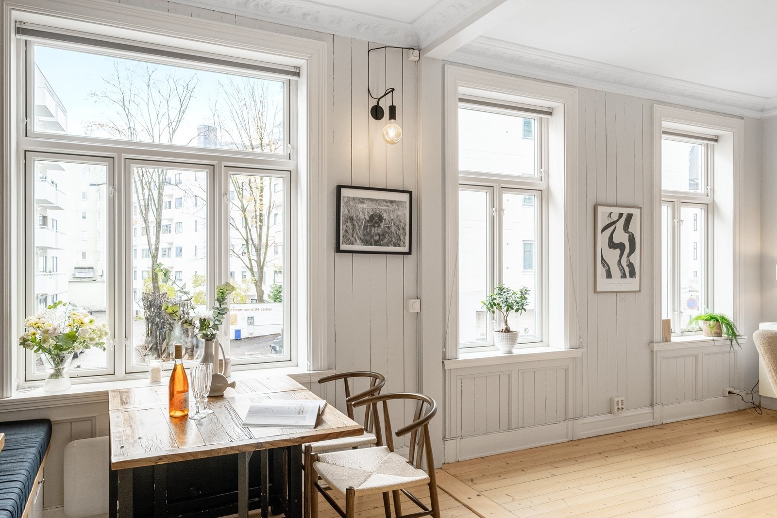 Svært lave felleskostnader på kr. 2.750,- pr. mnd. som inkluderer blant annet kabel-TV og internett. Galleribilde