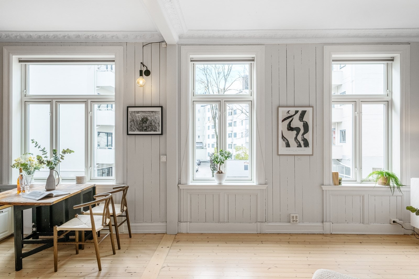 Store vindusflater (2018) som gir rikelig med lysinnslipp. Galleribilde