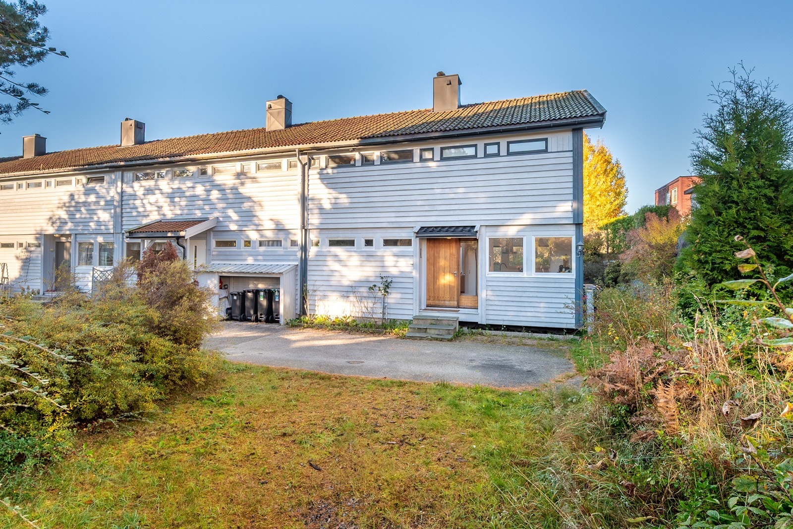 Rekkehuset ligger rolig til i enden av blindvei Galleribilde