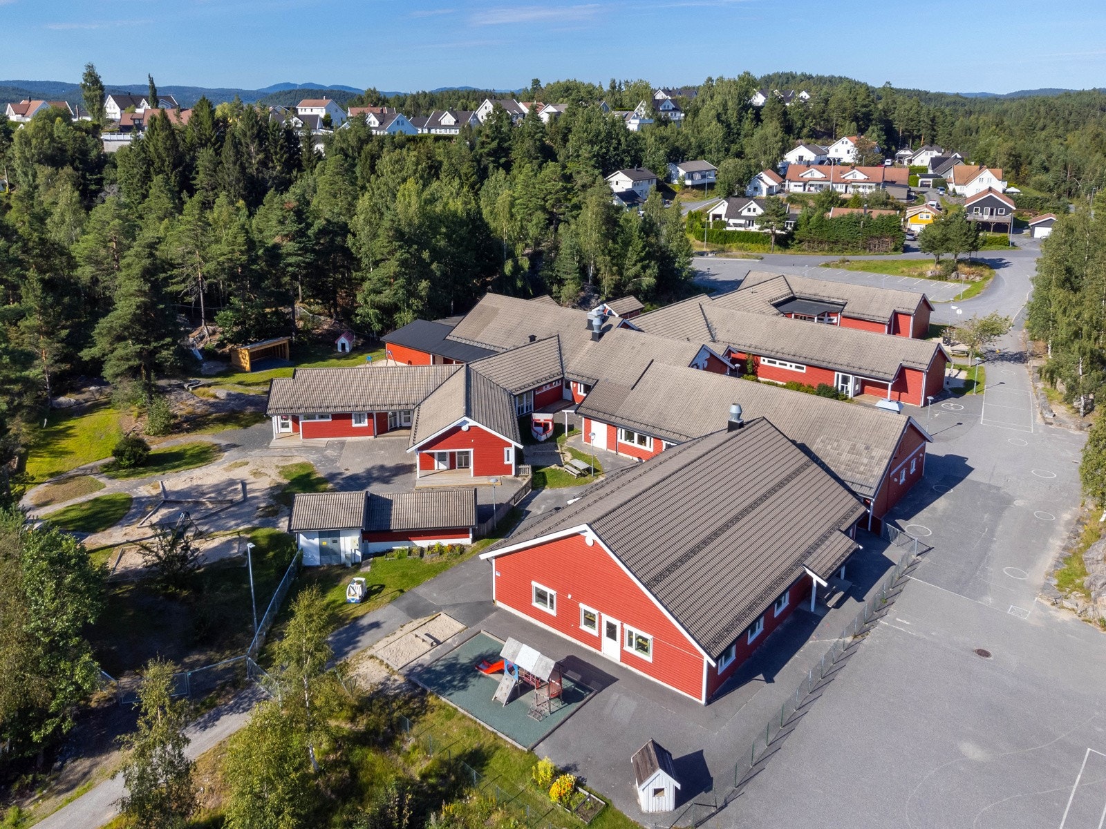 Blakstadheia skole - 1.- 4. klasse med SFO og barnehage. Galleribilde