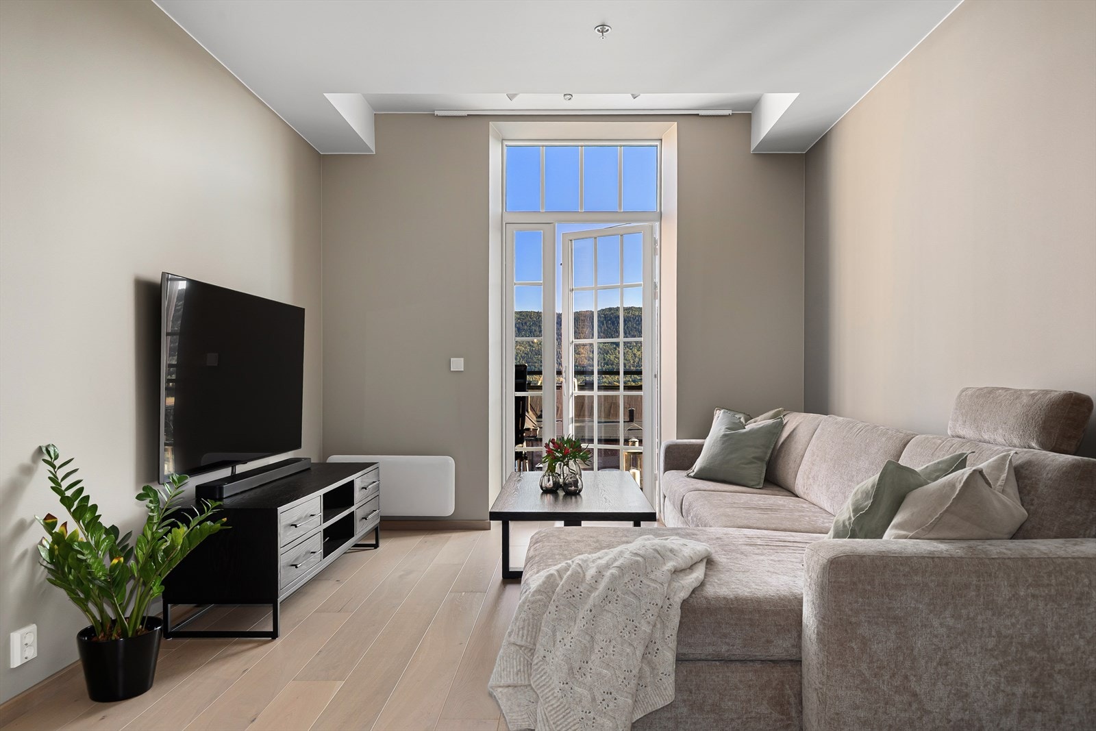 Dette er en moderne 3-roms leilighet i 4. etasje på Solberg Spinderi med bl.a solrik balkong Galleribilde