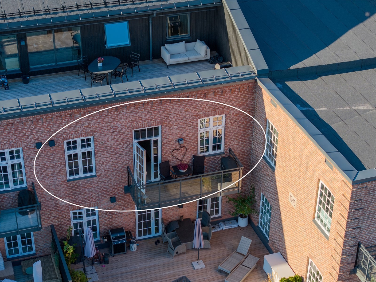 Glassrekkverk på balkongen gir optimale utsiktsforhold Galleribilde