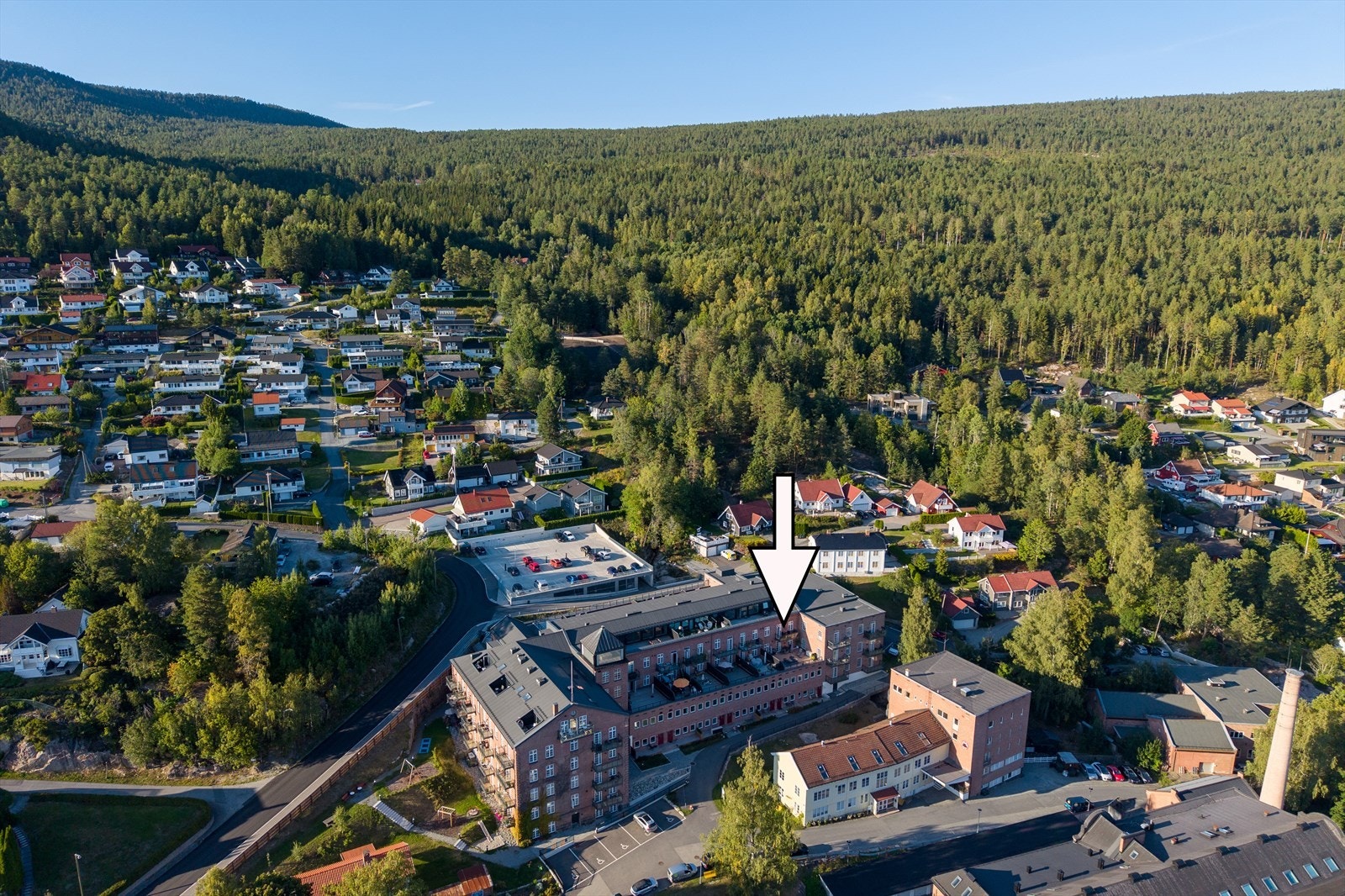 Rett utenfor døren har du tilgang til flott natur med populære destinasjoner som Knabben og Solbergfjellet naturreservat Galleribilde