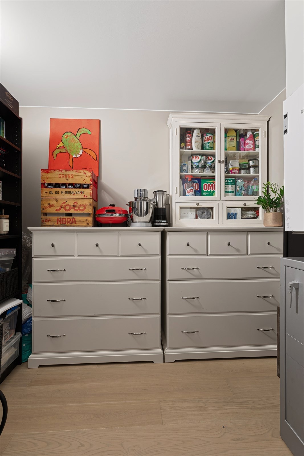 Leiligheten har en romslig bod med lagringsmuligheter Galleribilde