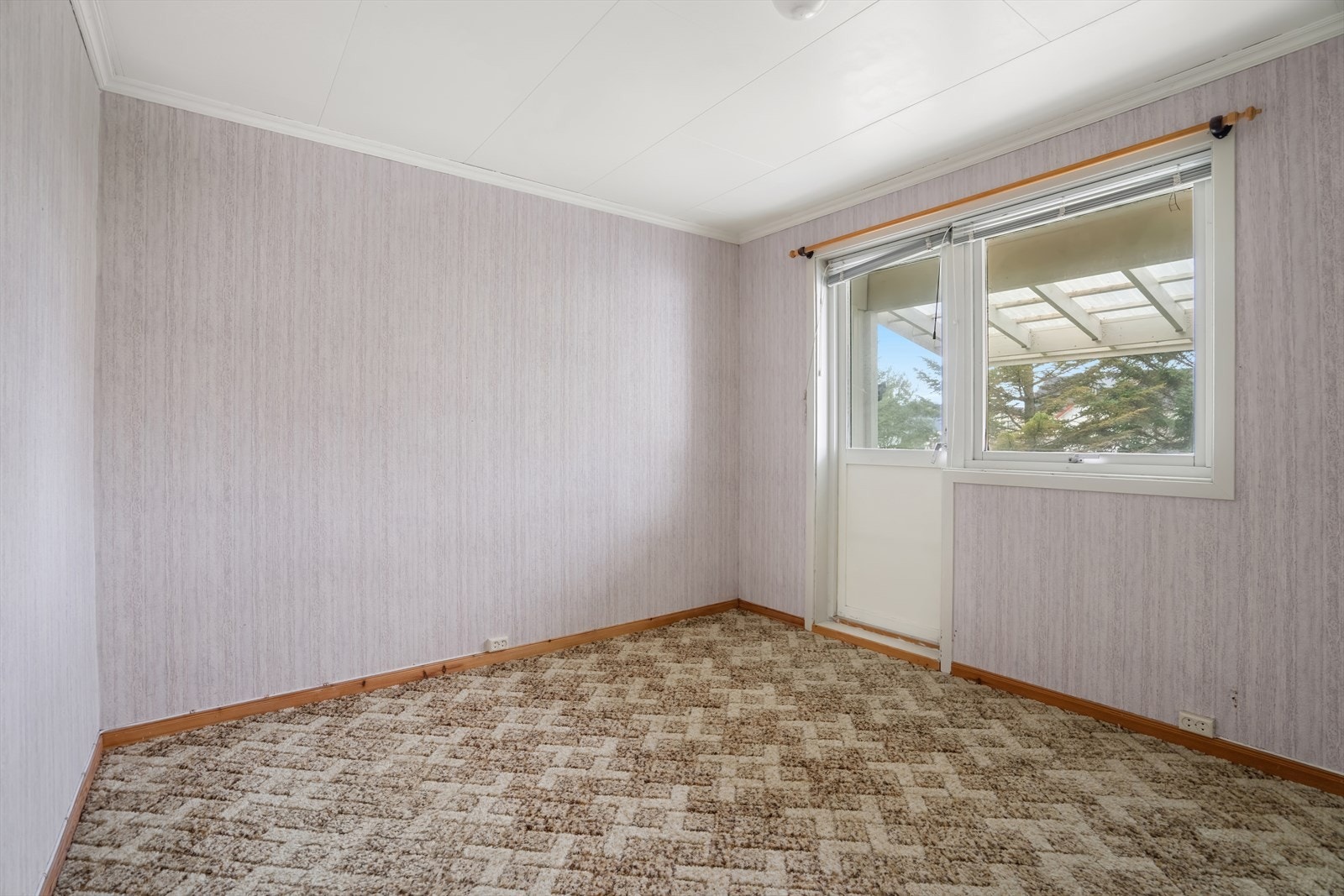 Etasjen inneholder to soverom, begge med gode lysforhold. Dette soverommet har egen utgang til inngangspartiet. Galleribilde