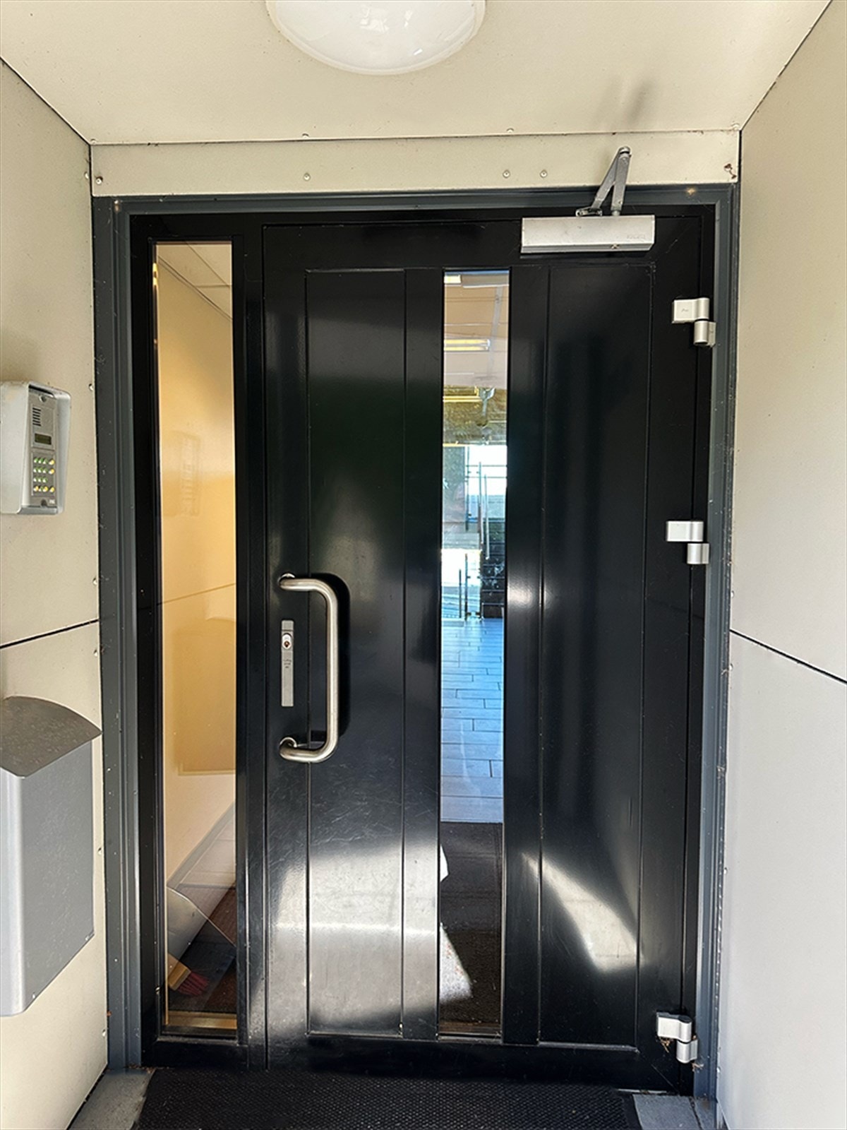 Tast enkelt 203 for å ringe på, håper vi sees på visning - Husk å meld deg på i forkant! Galleribilde