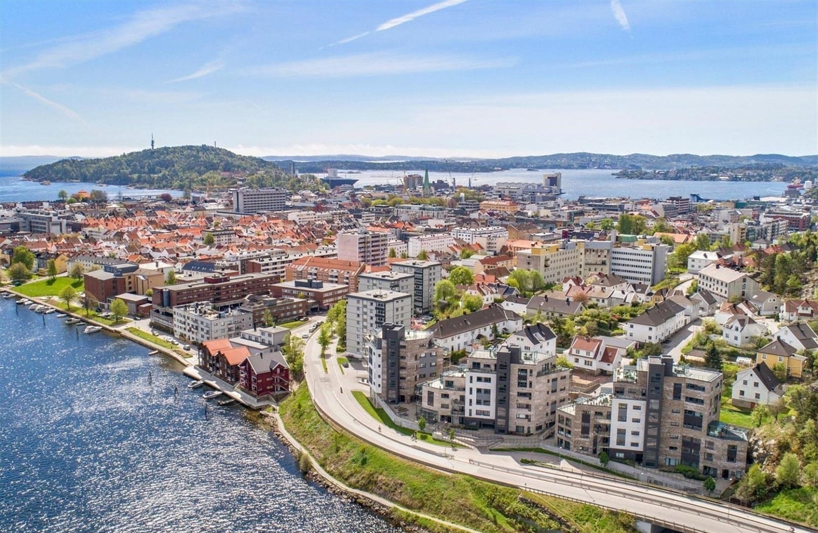 Nærmeste nabo til Baneheia og kort vei til alle byens fasiliteter i sentrum, Bystranda og Odderøya Galleribilde