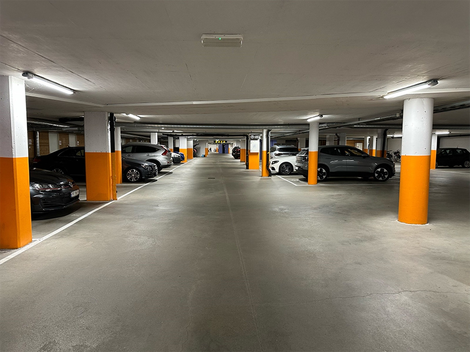 Flott garasjekjeller Galleribilde