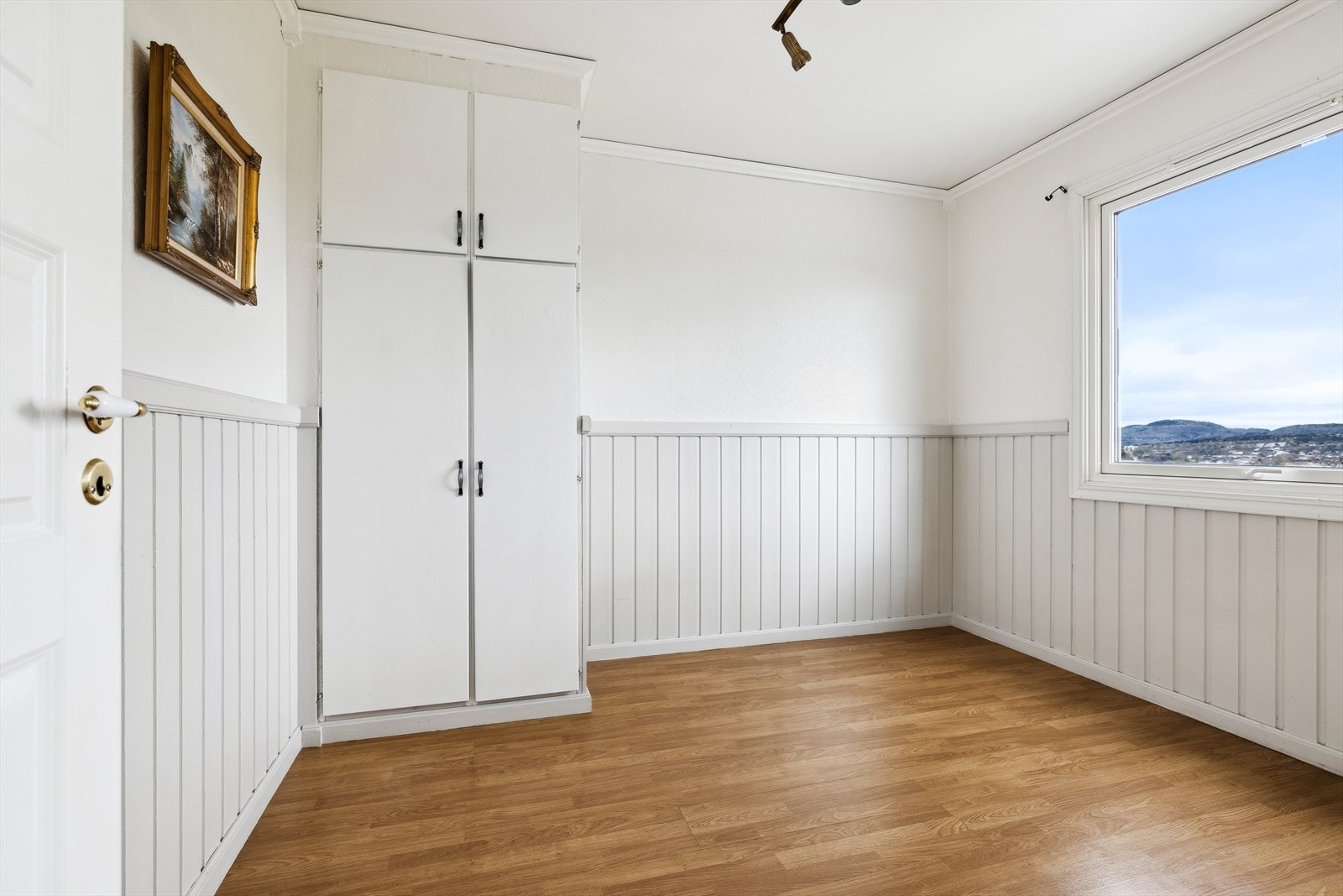 Soverom II også med garderobeskap Galleribilde