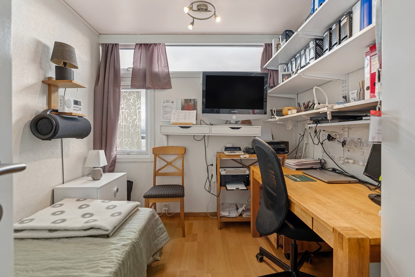 Soverom 2 er noe mindre, men passer ypperlig som barnerom, gjesterom, kontor eller lignende. Galleribilde