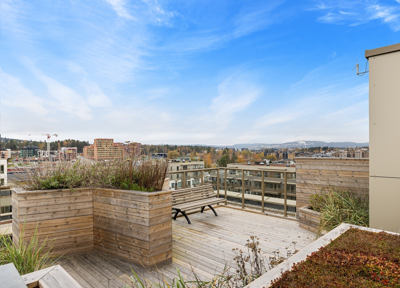 Sameiet har en felles takterrasse som byr på gode solforhold og fantastisk utsikt over nærområdet. Galleribilde