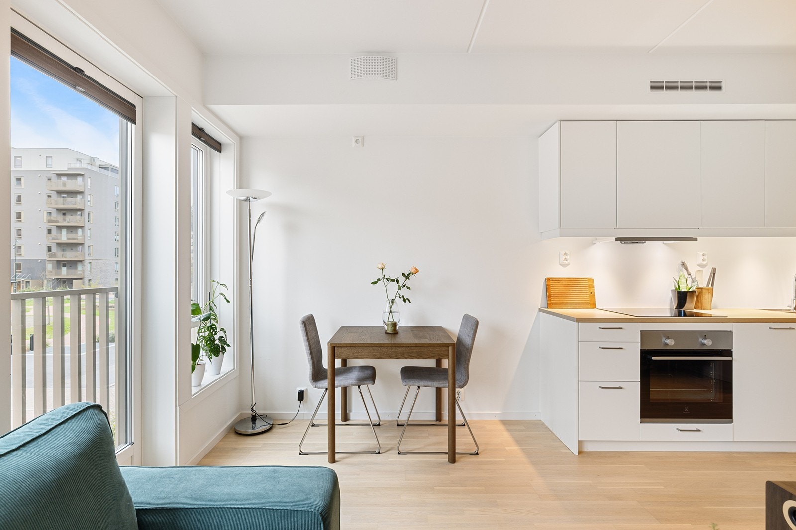 En hyggelig spiseplass i tilknytning til kjøkkenet. Galleribilde