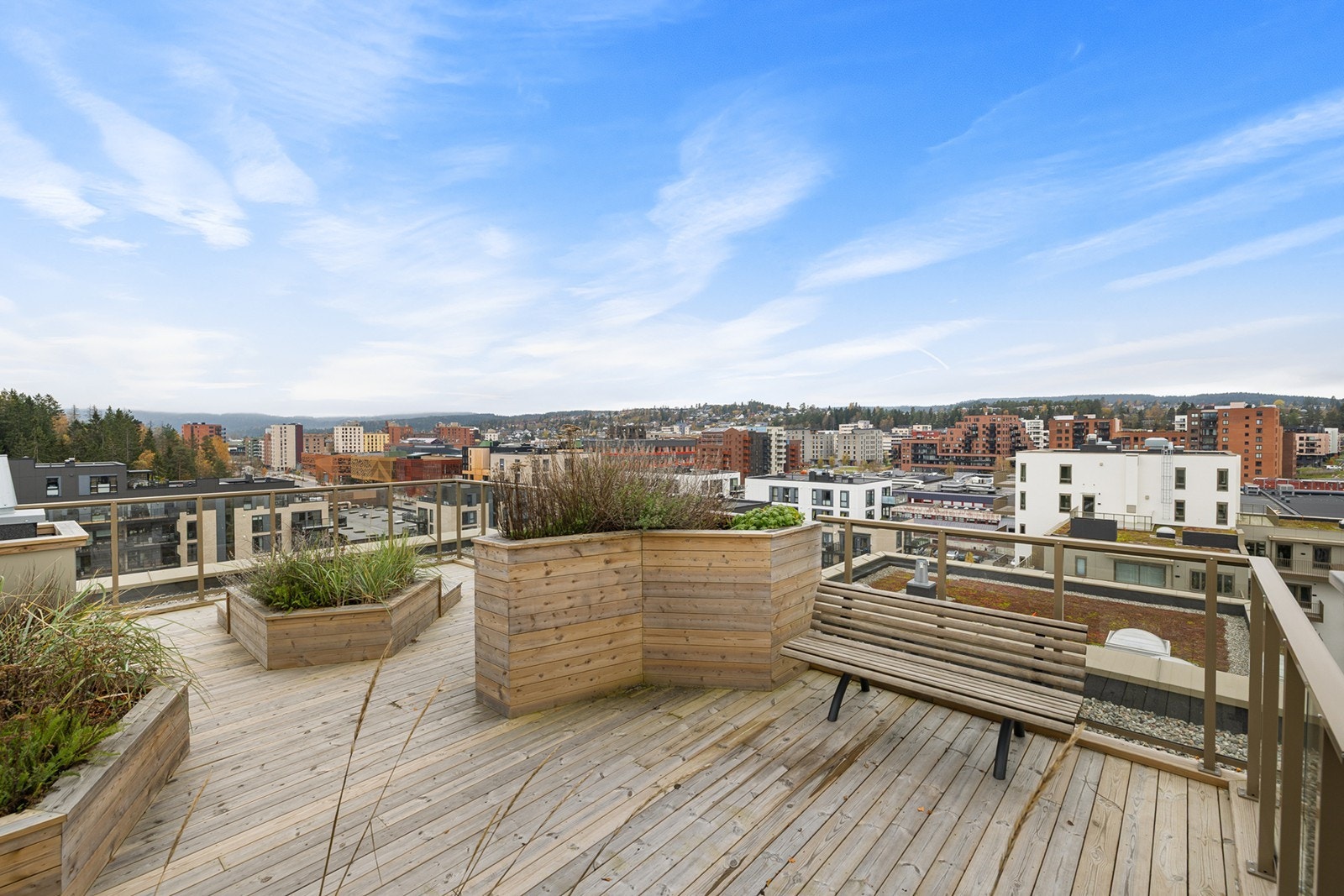 Her kan du nyte late sommerdager, spise ute eller møte naboer i hyggelige omgivelser. Galleribilde