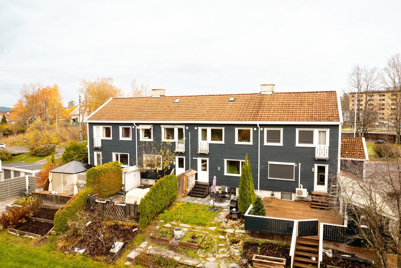 Fasaden er oppgradert med ny kledning og tilleggsisolering. Galleribilde