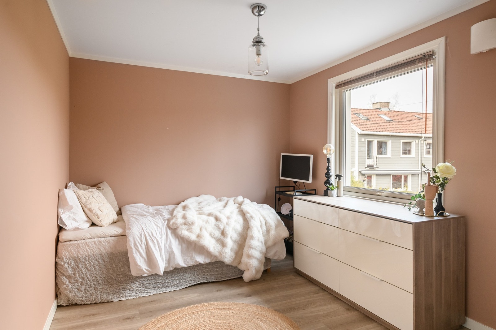 Soverommene ligger skjermet fra støy og gir god nattero. Galleribilde