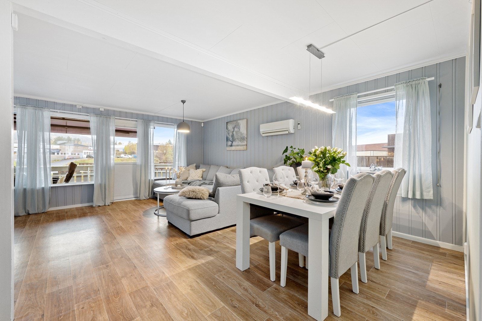 Spisebordet finner sin naturlige plassering i spisestuen, her kan en fint dekke på til gjester og invitere til selskaper. Galleribilde