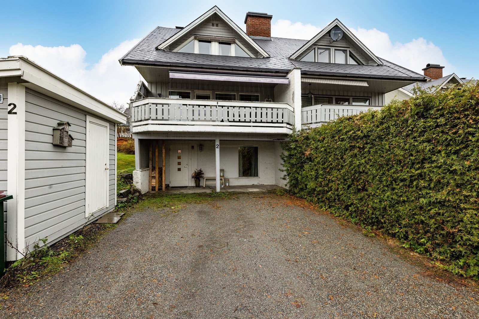 Trivelig og innbydende 1/2 av tomannsbolig i ende med hjørne tomt - Familievennlig beliggenhet Galleribilde