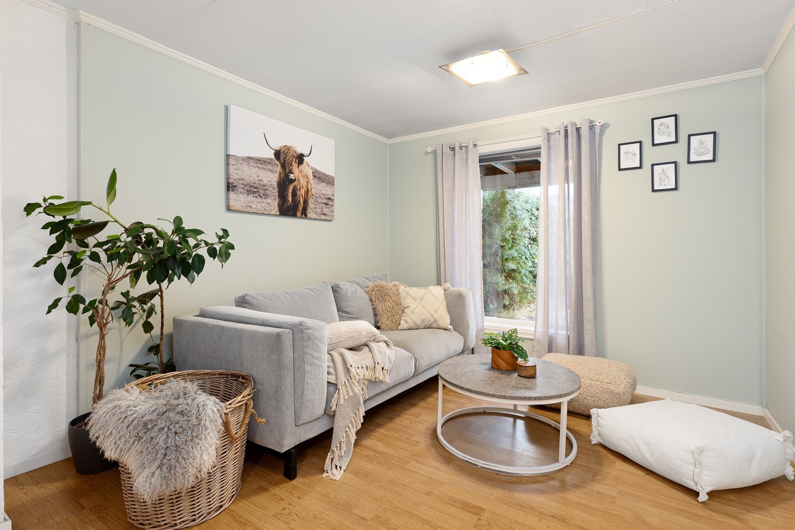 Stue i underetasjen. Galleribilde