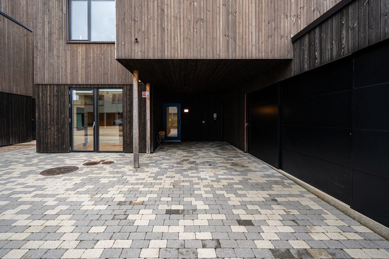 Gårdsrom og carport Galleribilde
