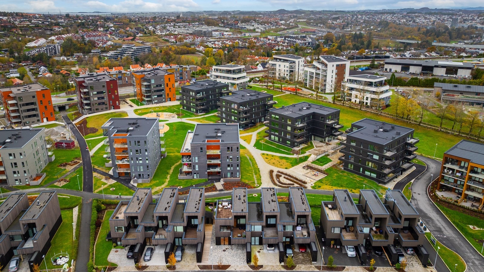 Kort gåavstand på ca 2minutt til bussholdeplass langs Hoveveien Galleribilde