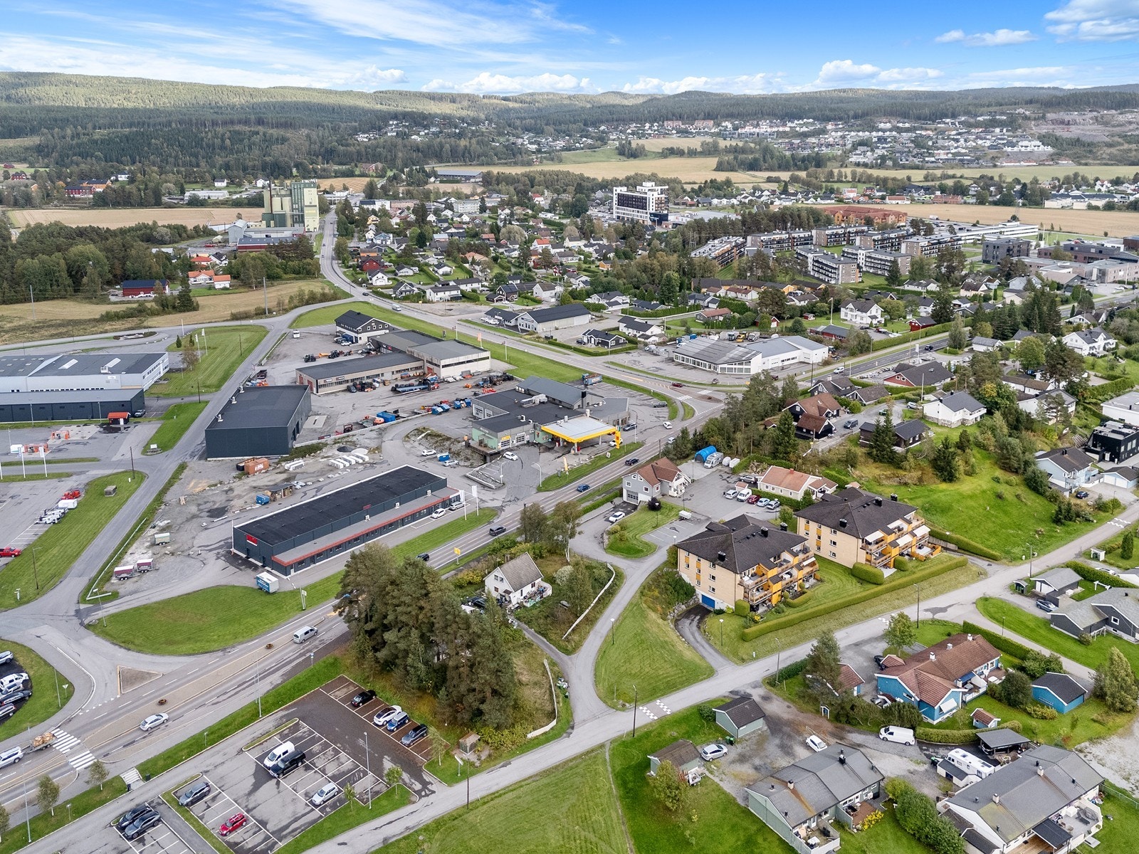 Det foreligger ramme på en blokk bestående av 4 etasjer med parkeringskjeller med boder i underetasjen. Rammen er utløpt. Galleribilde