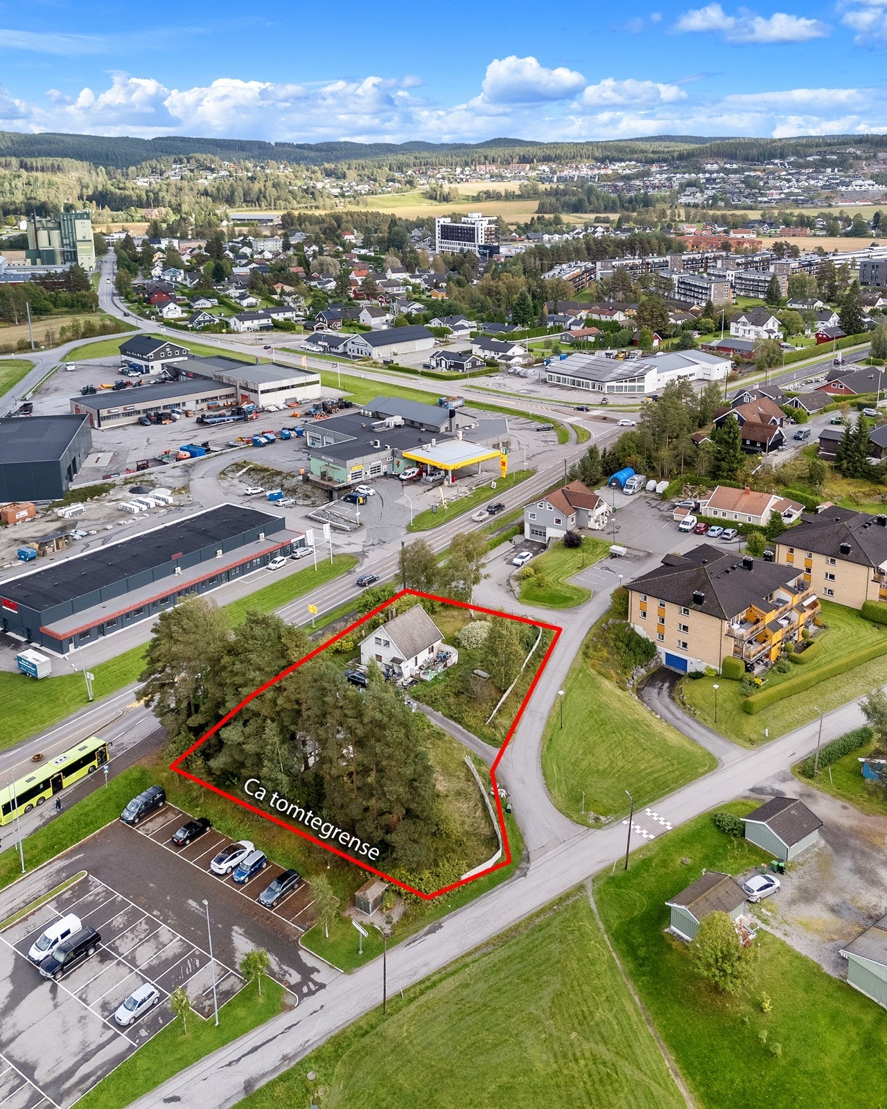 Tomten er på ca 2 mål med spennende utviklingsmuligheter. Galleribilde