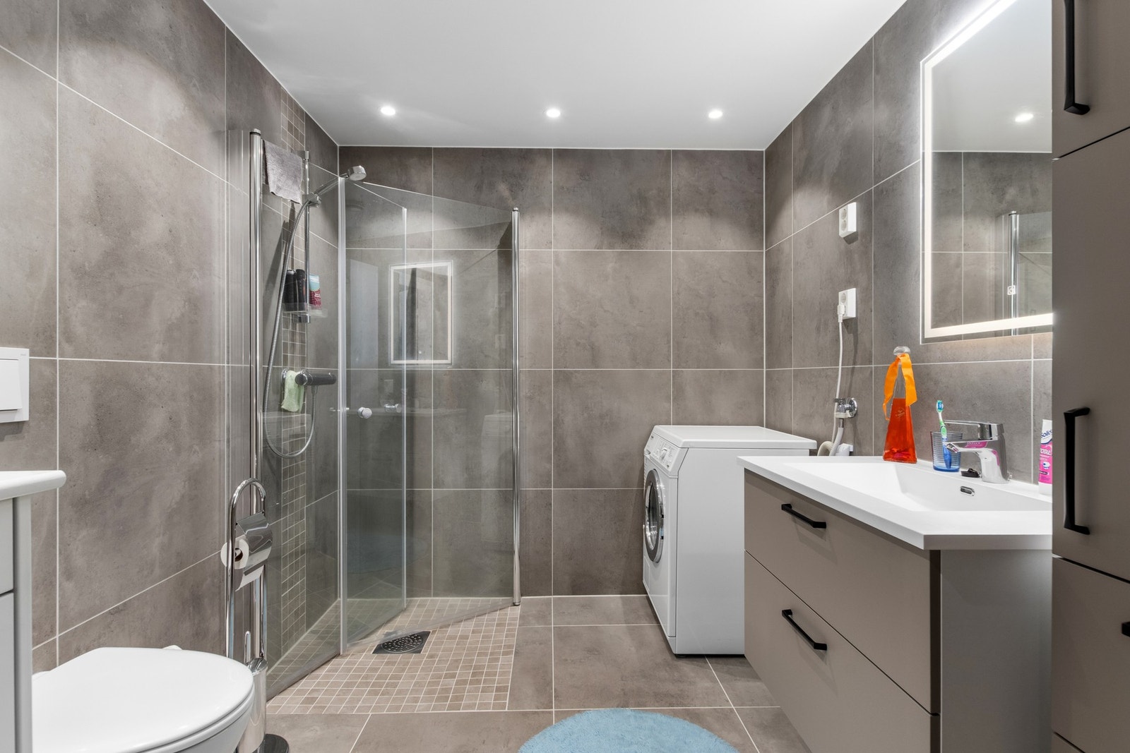 Flott flislagt bad. Galleribilde