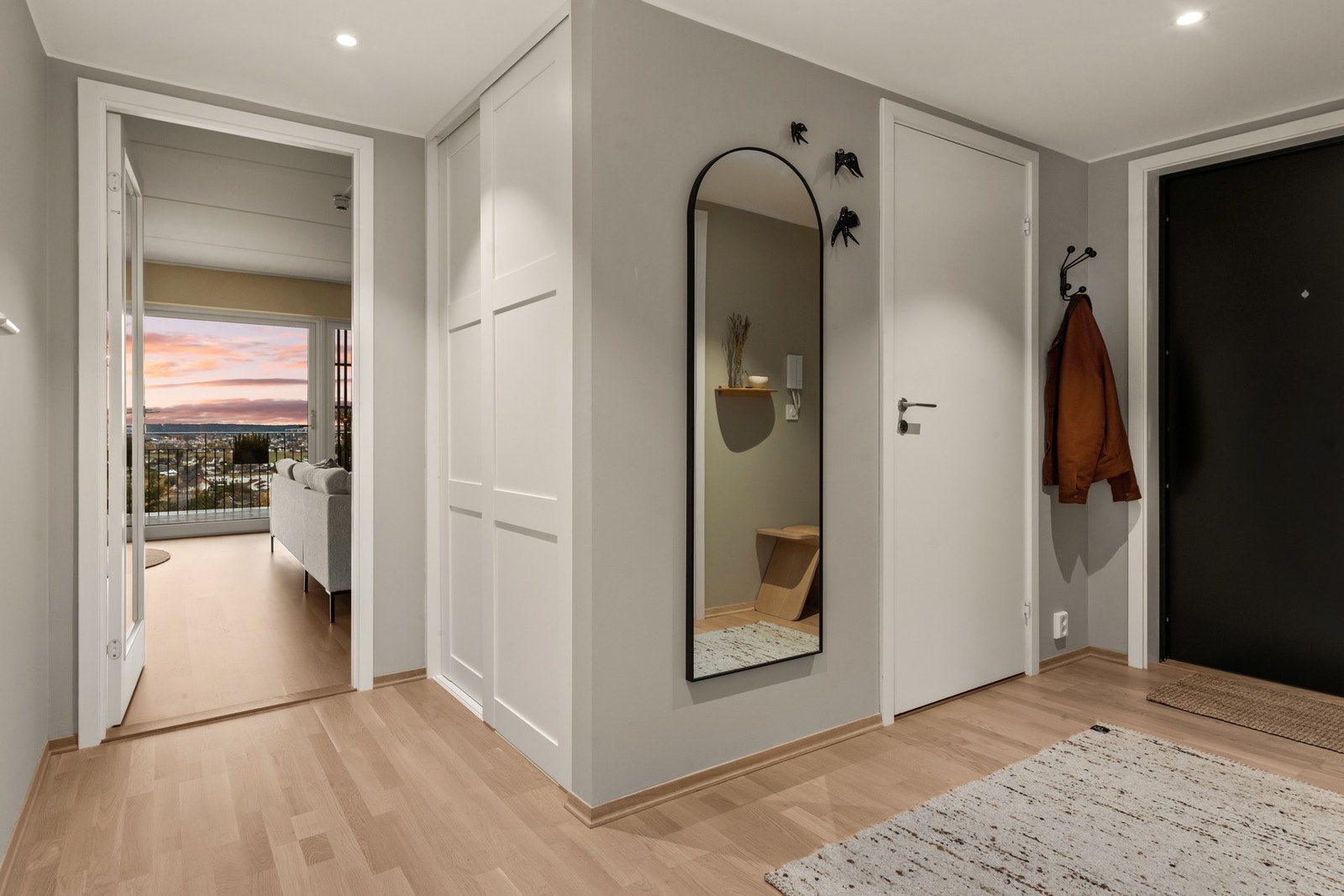 Boligen har parkett og vannbåren varme i gulv. Galleribilde