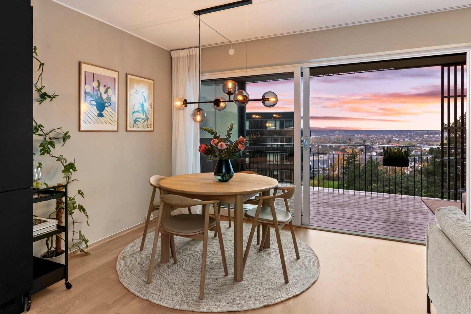 Himmelen er ved enkelte kvelder som et maleri. Galleribilde