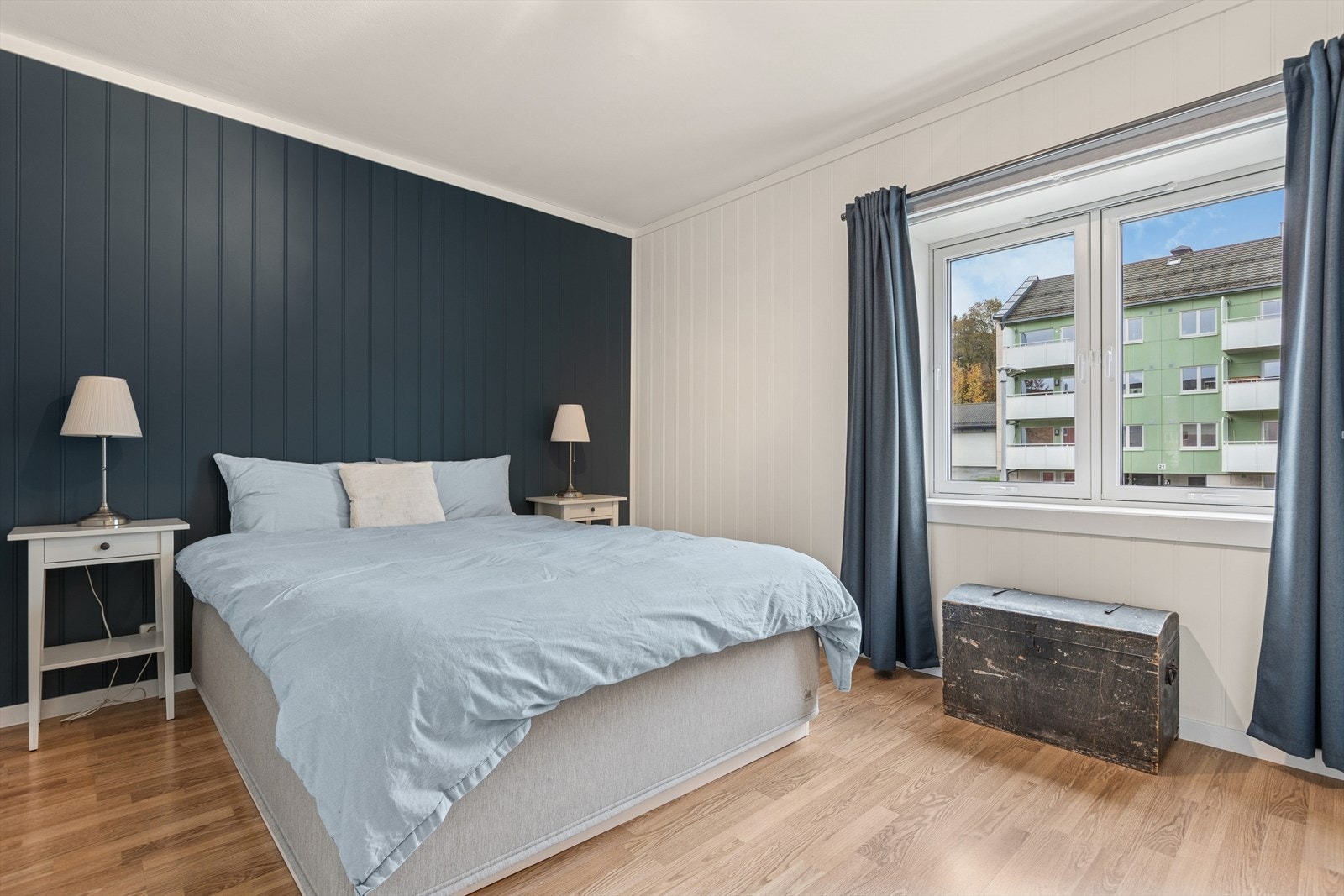 Leiligheten har et stort soverom på hele 12,3m². Galleribilde