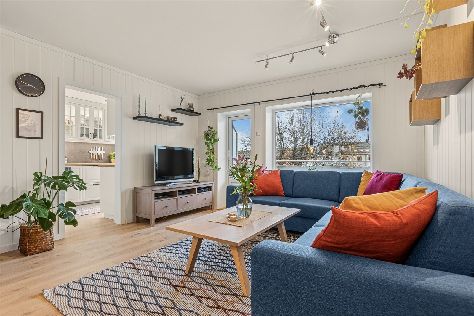 Velkommen til Odenseveien 18 - en pen og romslig 2-roms i 2. etasje! Galleribilde