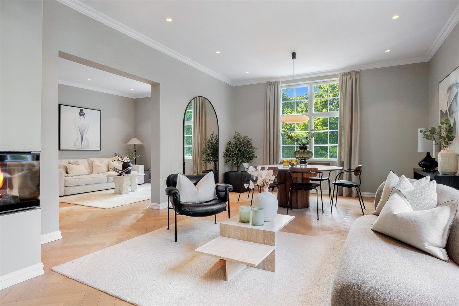 Eksklusiv og påkostet 4-roms selveier i hjørne mot parken Galleribilde