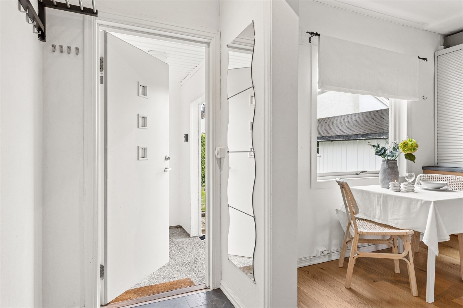 Når du går ut av leiligheten får du adkomst til en praktisk bod. Galleribilde