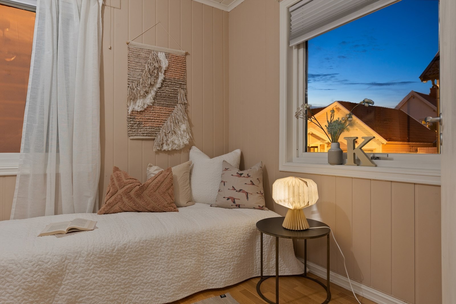 Soverom med adkomst fra stuen. Galleribilde