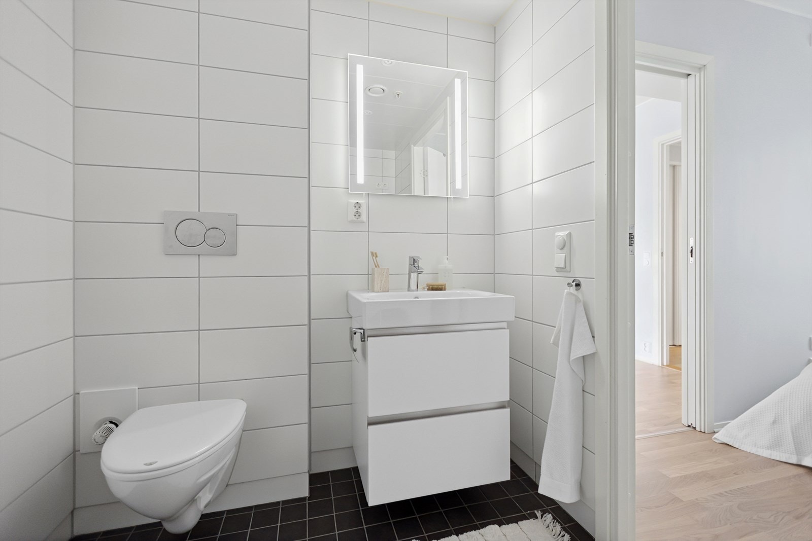 Fra soverommet er det direkte inngang til badet. Galleribilde