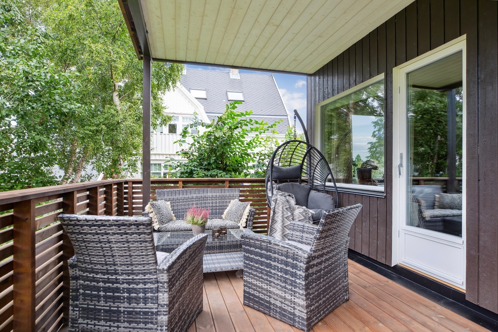 Om sommeren er det hyggelig å trekke ut for både avslapning og middager i varmen. Galleribilde