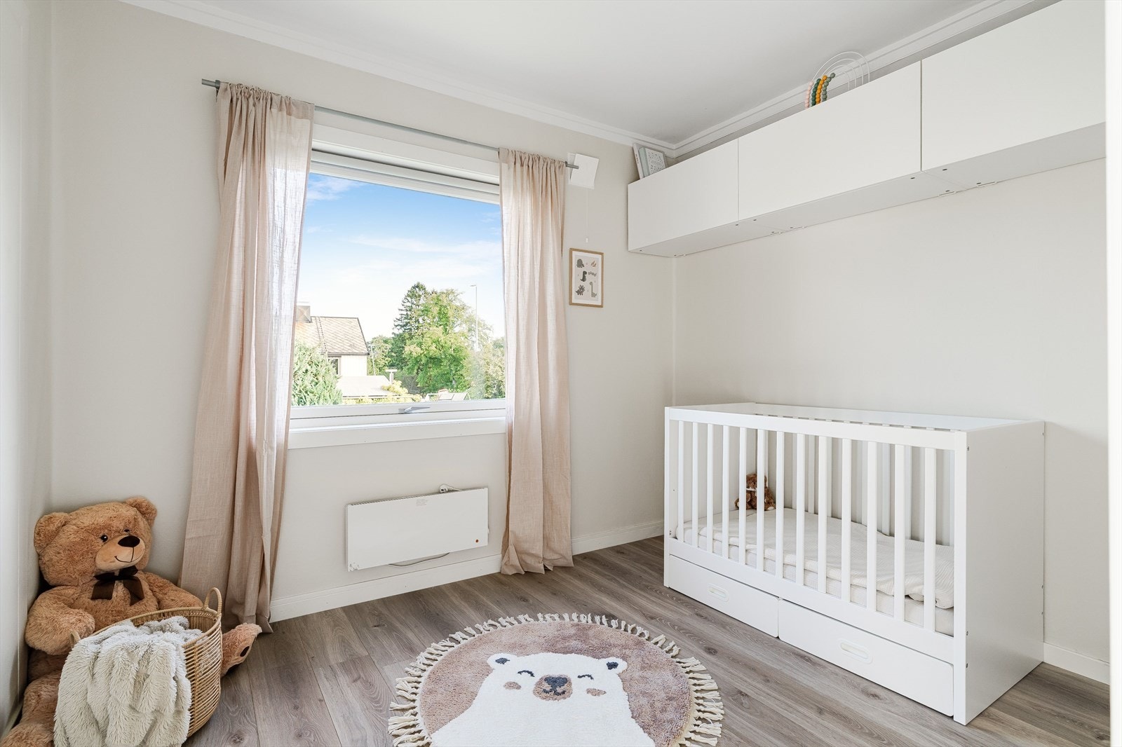 I leiligheten er det to pene soverom, tildelt arealer på henholdsvis ca. 7,4 og 14,6 kvm. Galleribilde