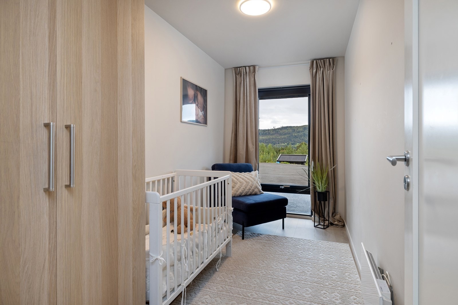 Soverom 2 - De øvrige rommene egner seg godt som barnerom, gjesterom eller kontor - alt etter behov. Galleribilde