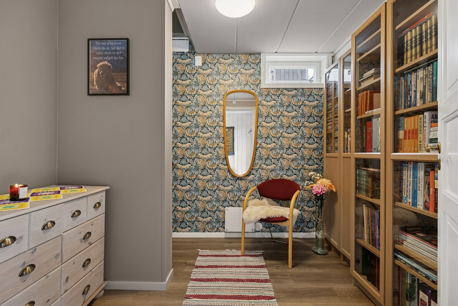 Innredet rom i underetasje. Galleribilde