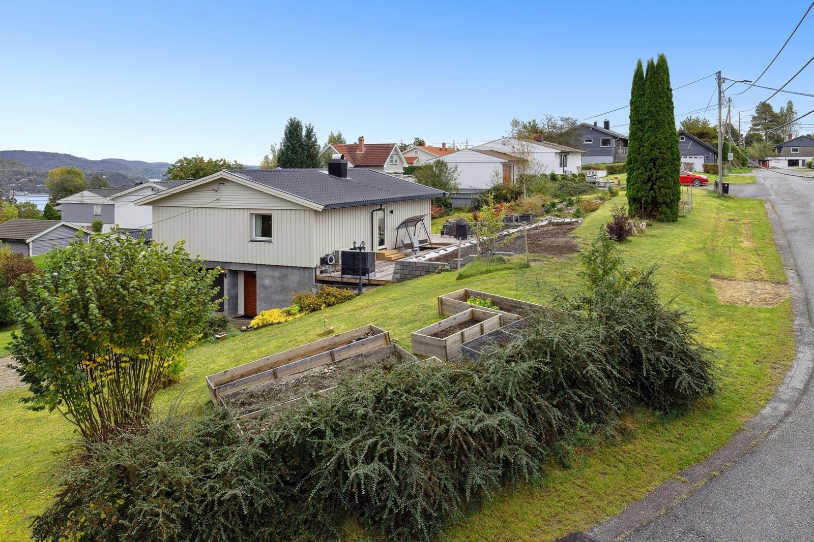 Eiendommen ligger fint til i et veletablert- og rolig område på Heistad! Galleribilde