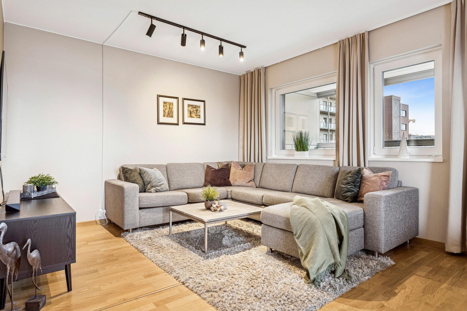 Utgang til balkong fra stuen. Galleribilde