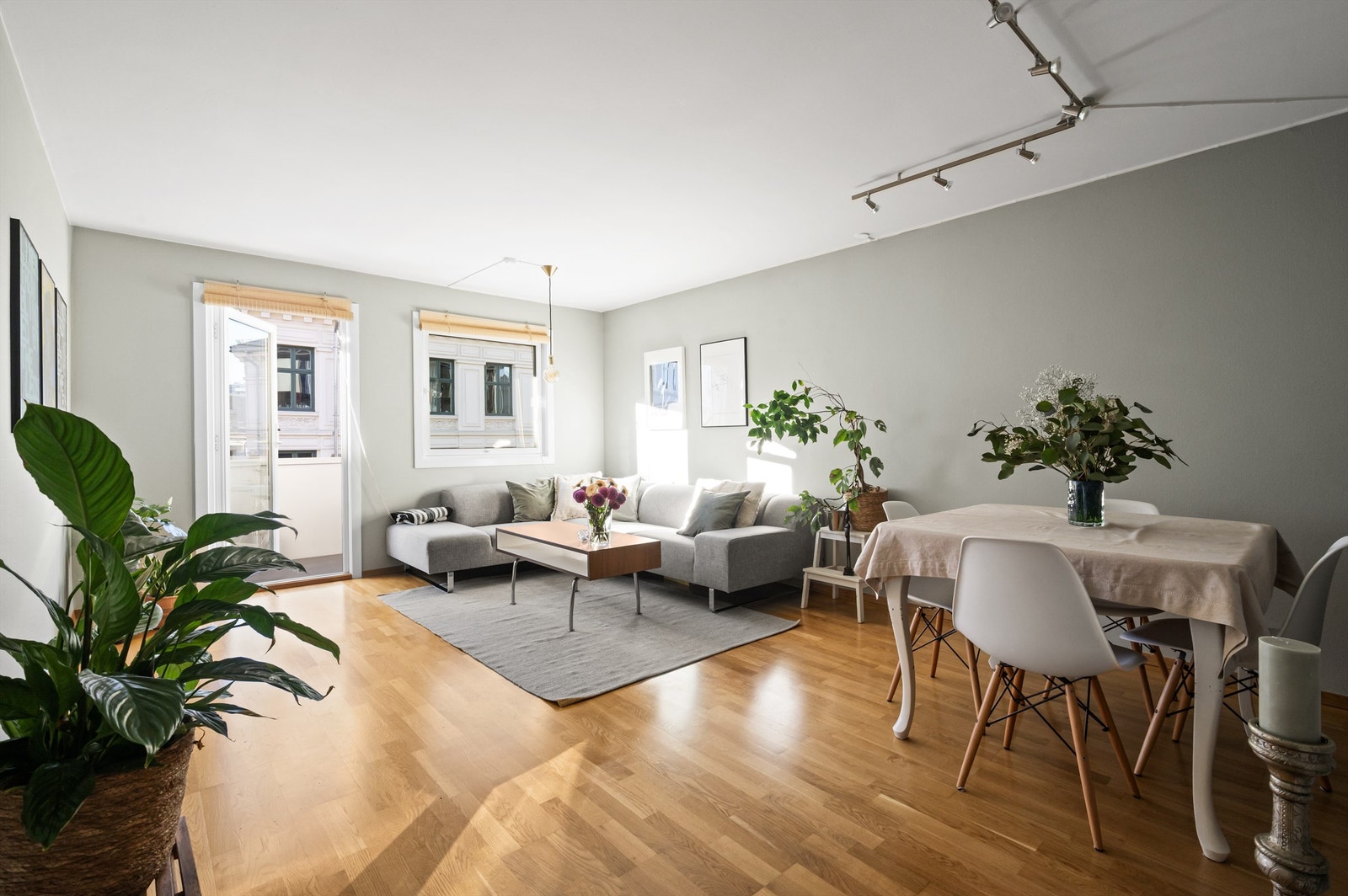 Dette er en stor og innbydende leilighet med praktisk beliggenhet på sentrale Grünerløkka. Galleribilde