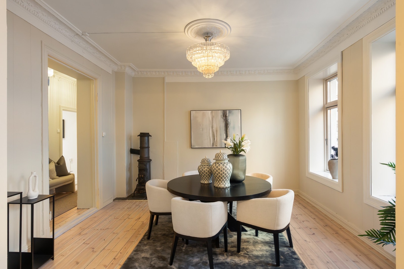 Stor og flott spisestue. Galleribilde