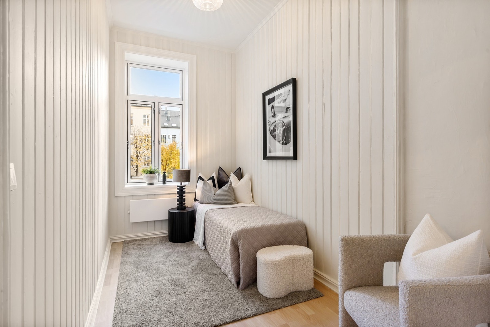 Soverom 2 er av god størrelse, med plass til seng og nattbord. Galleribilde